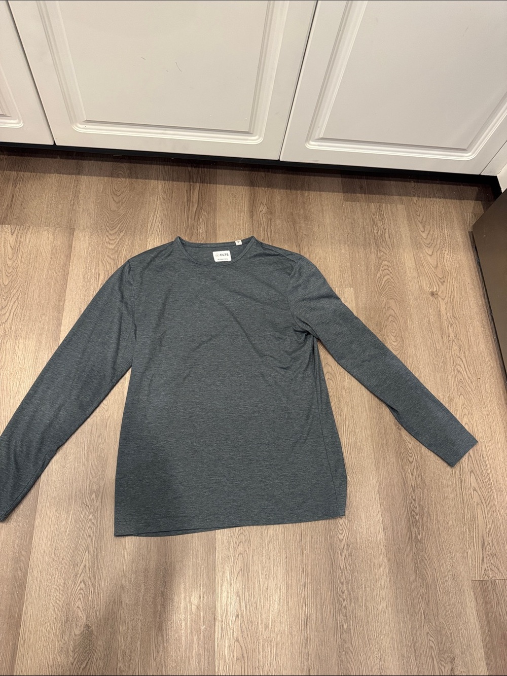 Cuts Clothing Long-Sleeve Crew Neck Shirt - Heather Green